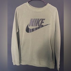 Nike sweater size Medium green
